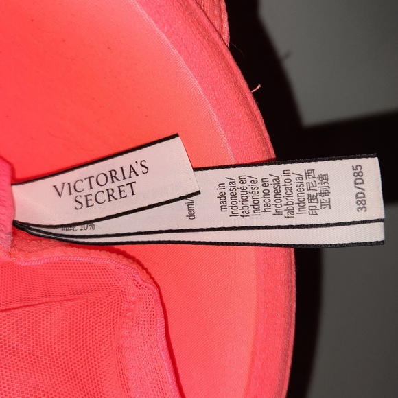 Victoria's Secret Pink Bra with Molded Cups and Smooth Finish - Picture 7 of 8